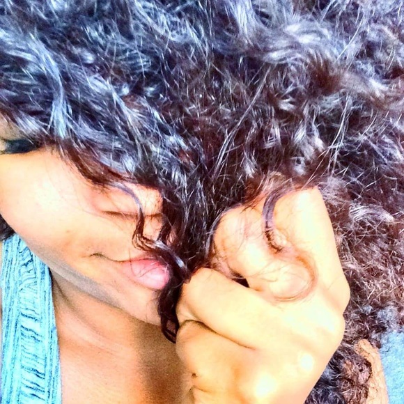 Meet your Posher, Ariel - Picture 3 of 4